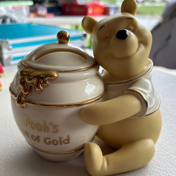 Pooh’s pot of gold piggy bank